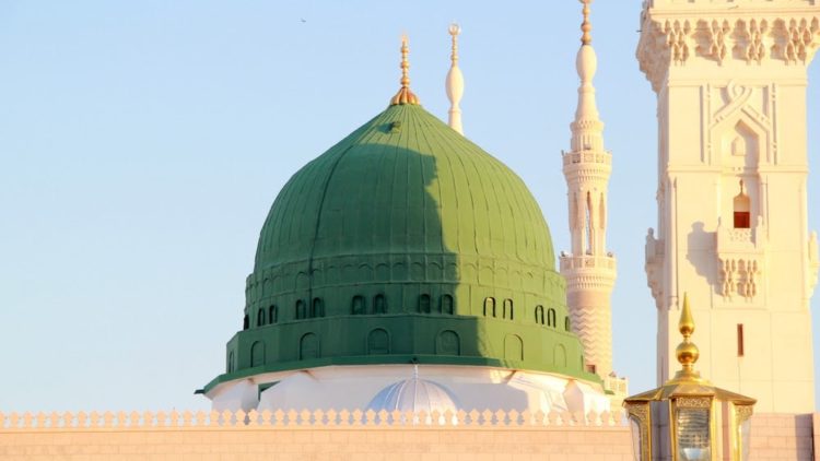 Urdu – نبی کریم (ﷺ) کی طرف دوڑو اور اللہ