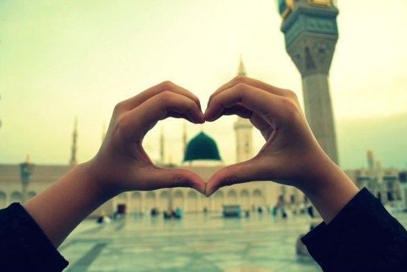 Heart Love Gesture Madinah Shareef