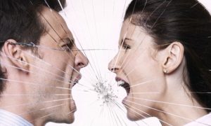 couple fights - mirror shutter