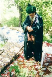 shaykh nazim praying