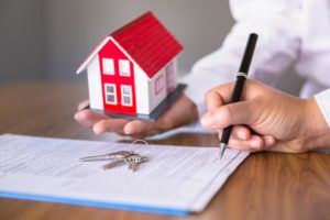 signing-papers-keys-house-mortgage